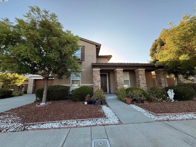 2732 Breaker Ln, Hayward CA: https://media.crmls.org/mediaz/4a2d5d96-85cd-45d3-947a-6eaed3744522.jpg