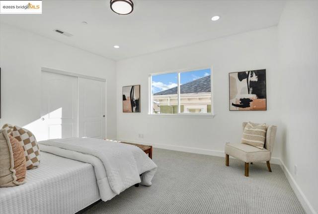 1738 18th Ave, Oakland CA: https://media.crmls.org/mediaz/4a2dbae2-5d8c-48e3-b2d0-3db0ab1a6e46.jpg