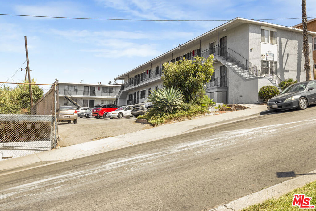 Multifamily at 11718 S Budlong Avenue