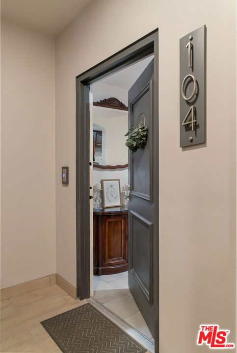 1221 N Kings Road, West Hollywood CA: https://media.crmls.org/mediaz/4a2e52da-ae2e-4edb-82ba-bb1ef7c1d340.jpg