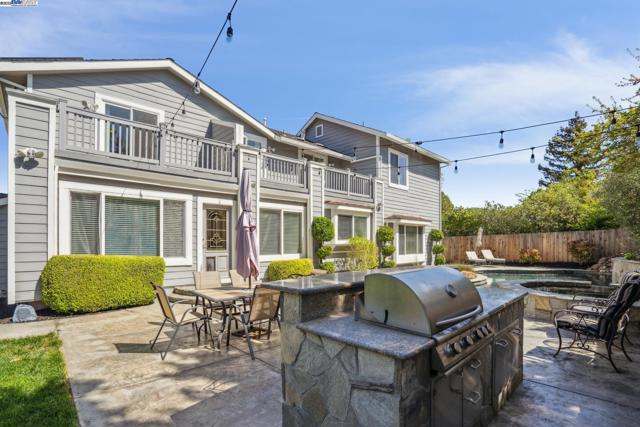367 Mt Washington Way, Clayton CA: https://media.crmls.org/mediaz/4a2ea6f3-1d41-4cb6-8081-a12874155f55.jpg