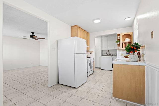 3511 Badillo Rd, San Marcos CA: https://media.crmls.org/mediaz/4a2ec67b-8bd4-419c-8a2b-d7cb2f001f12.jpg