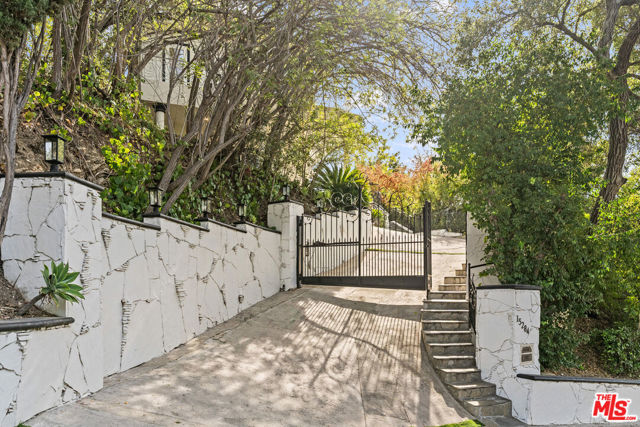 15284 Rayneta Drive photo 4