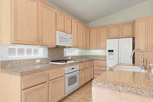 79851 Carmel Valley Avenue, Indio CA: https://media.crmls.org/mediaz/4a2f7e82-4fbc-44ca-b03b-059fdbd8300a.jpg