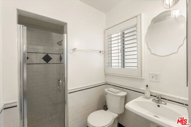 9313 Hayvenhurst Avenue, North Hills CA: https://media.crmls.org/mediaz/4a2f88a1-c7a3-425f-8b10-2c11ea945e53.jpg