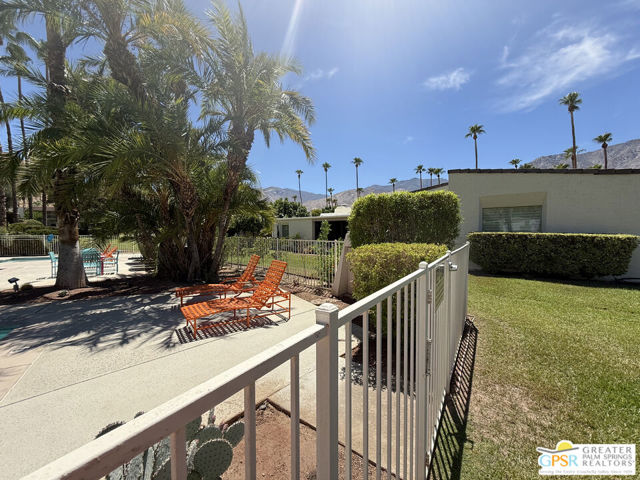 3410 E Bogert Trail, Palm Springs CA: https://media.crmls.org/mediaz/4a2fae9b-9a81-4b5d-9313-0ba07d1162b8.jpg