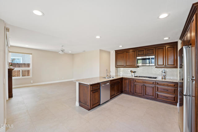 1347 La Culebra Circle, Camarillo CA: https://media.crmls.org/mediaz/4a2fb250-e2f7-44eb-9cc2-5fd71b7184f0.jpg