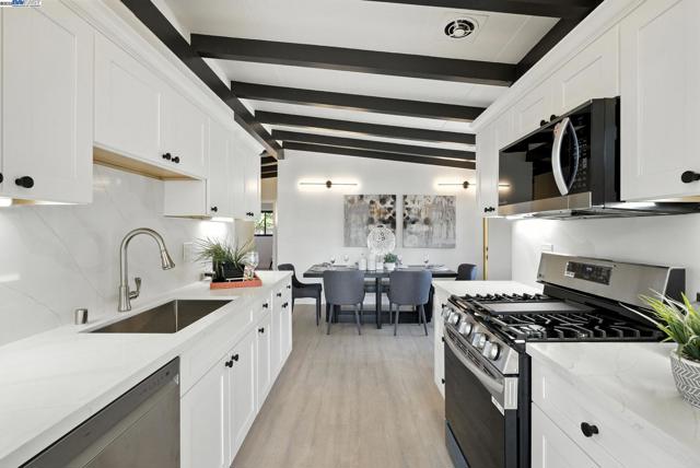 36686 Charles St, Newark CA: https://media.crmls.org/mediaz/4a2fbaab-f34a-43b9-96a8-053f6c37651a.jpg