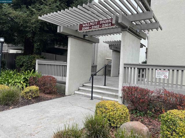 2562 Walnut Blvd, Walnut Creek CA: https://media.crmls.org/mediaz/4a30153a-41c1-4012-86a4-40e131c7cd4a.jpg