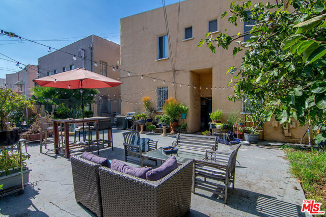 358 N Ogden Drive, Los Angeles CA: https://media.crmls.org/mediaz/4a303ed5-95ff-466d-8ce2-926a5a8725b9.jpg