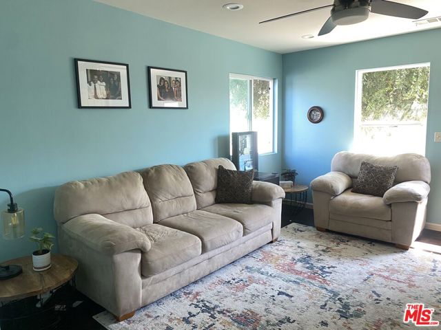 9116 S 5th Avenue, Inglewood CA: https://media.crmls.org/mediaz/4a308273-afdd-4693-8516-918dede2335e.jpg