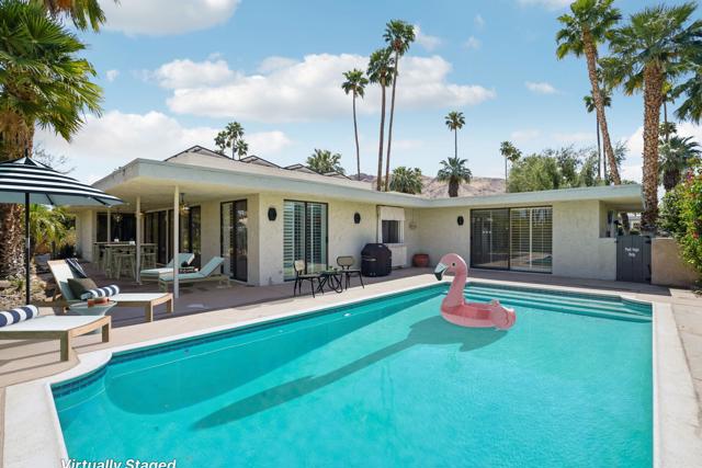 1540 E Sierra Way, Palm Springs CA: https://media.crmls.org/mediaz/4a30a294-cf42-4a71-8a07-9ad612aa5ca9.jpg
