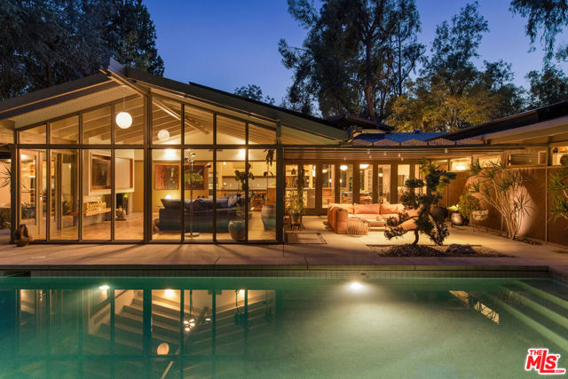 1030 Canon Drive, San Marino CA: https://media.crmls.org/mediaz/4a30bc1d-f857-48c4-b9e7-a330963eee27.jpg