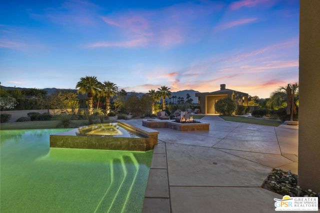 4 Paradise Cove Court, Rancho Mirage CA: https://media.crmls.org/mediaz/4a30d22c-e36e-466c-a86f-915edd7c0f1d.jpg