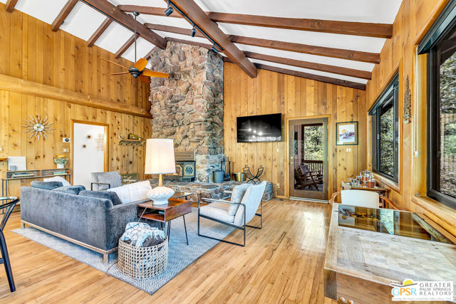 26540 Crestview Drive, Idyllwild CA: https://media.crmls.org/mediaz/4a30d4ca-92f6-45fe-bb53-f6ce739176d9.jpg