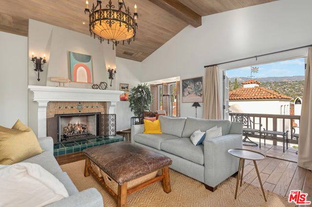 1024 Garden Street, Santa Barbara CA: https://media.crmls.org/mediaz/4a30d90b-7247-4aaa-bc7b-d9c8da0adf71.jpg
