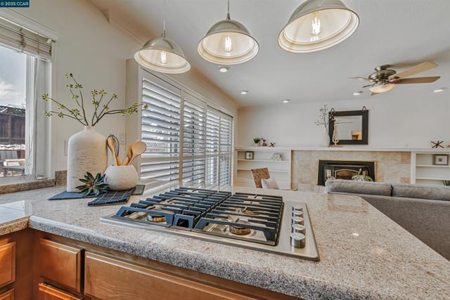 9597 Davona Dr, San Ramon CA: https://media.crmls.org/mediaz/4a310656-cab2-49ce-ac21-b41cf5761a98.jpg