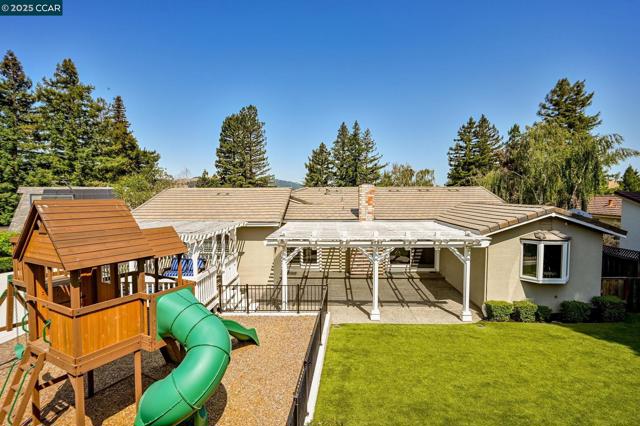 87 Molokai Ct, San Ramon CA: https://media.crmls.org/mediaz/4a311bd0-bb40-4672-be30-a390c1ea3f04.jpg