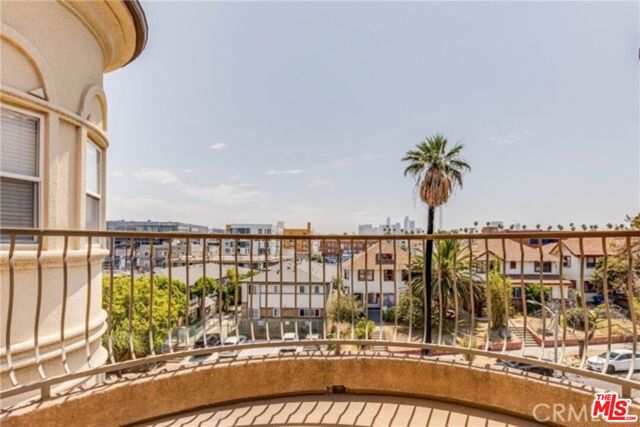 917 S New Hampshire Avenue, Los Angeles CA: https://media.crmls.org/mediaz/4a313a7d-a16d-4249-8c2e-509cd169e33e.jpg