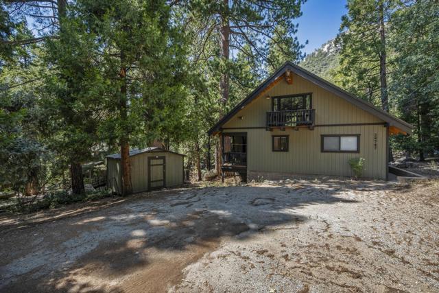 24747 Fern Valley Road, Idyllwild CA: https://media.crmls.org/mediaz/4a313ba0-a21c-4c9d-b4c3-8d2049642dbb.jpg