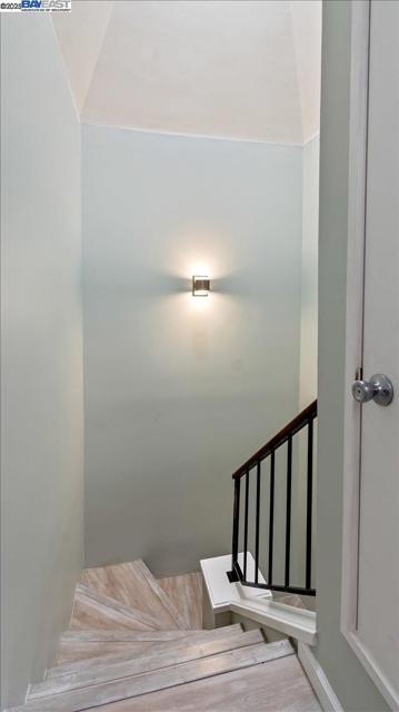 3027 Alta Vista, Alameda CA: https://media.crmls.org/mediaz/4a3160bd-6f70-43a6-9c04-20a71809932c.jpg