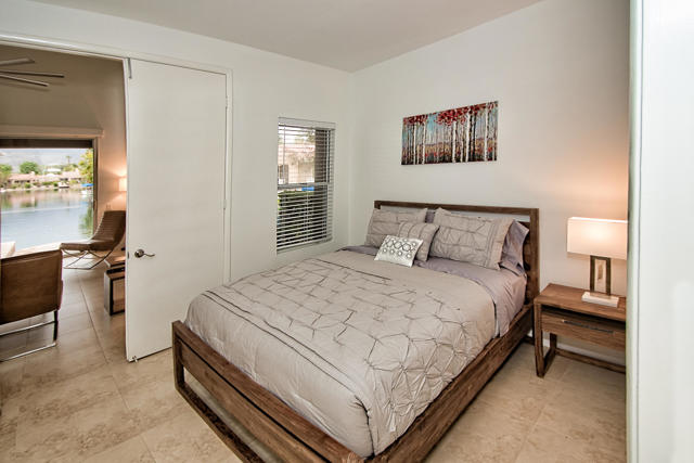 125 Lakeshore Drive, Rancho Mirage CA: https://media.crmls.org/mediaz/4a31a167-1991-4762-ab40-a8b72cd9f6e9.jpg