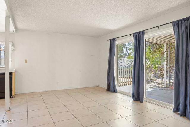 2575 Gayle Place, Simi Valley CA: https://media.crmls.org/mediaz/4a31ffff-97f1-4797-bc65-a0fe47ebe1ca.jpg