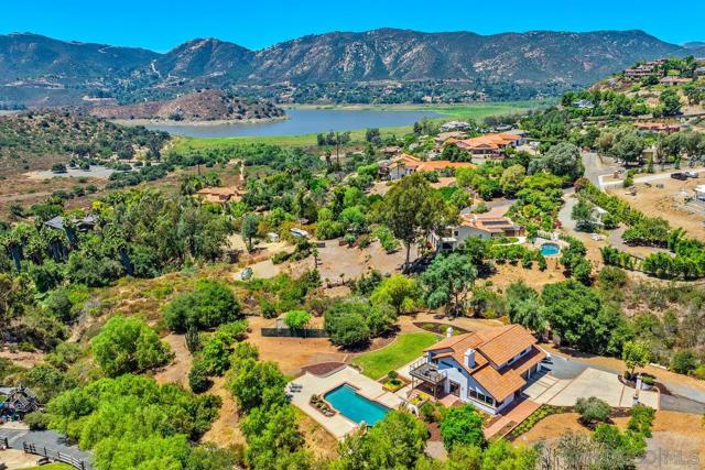 3453 Via Loma Vista, Escondido CA: https://media.crmls.org/mediaz/4a3258f3-176a-4cb5-9a61-52b09d76edc0.jpg