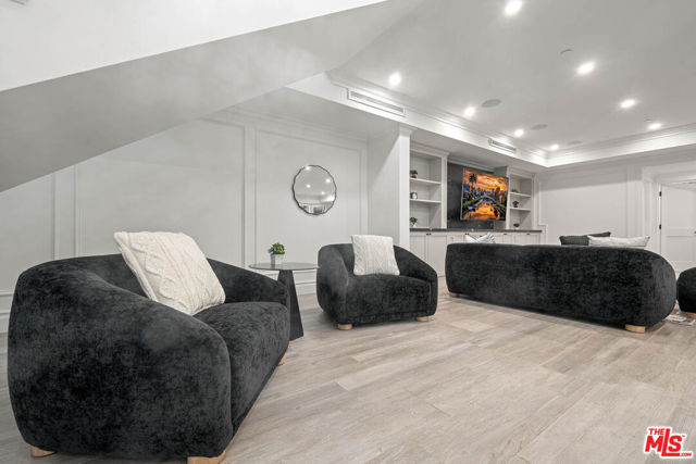 126 N Canyon View Drive, Los Angeles CA: https://media.crmls.org/mediaz/4a326ba1-3066-46dd-a479-1f8fb27a263a.jpg