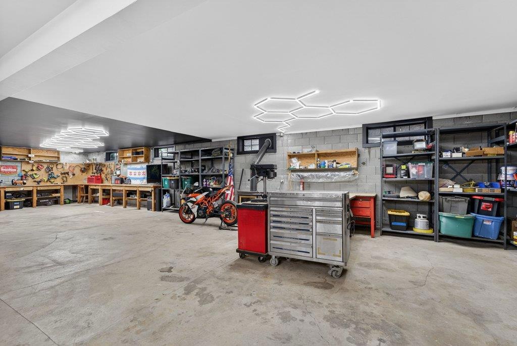 https://media.crmls.org/mediaz/4a32a9f8-a5cd-4930-9a25-07b6f68b5425.jpg?preset=X-Large