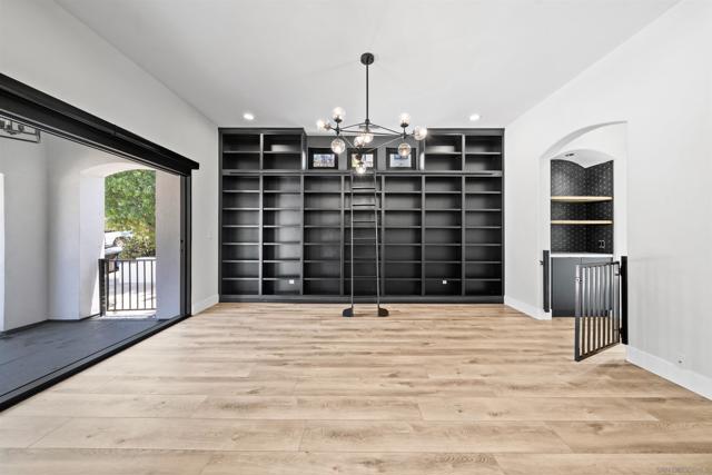 3160 Goldfinch St, San Diego CA: https://media.crmls.org/mediaz/4a32aeb8-3280-4269-9930-0d25da5d502f.jpg