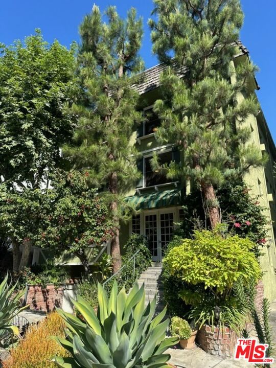 10965 Rochester Avenue, Los Angeles, California 90024, ,Multi-Family,For Sale,Rochester,24448141