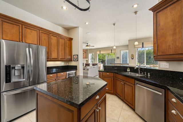 4 Hillcrest Drive, Palm Desert CA: https://media.crmls.org/mediaz/4a32dd4c-a234-46cd-928c-0523577e1469.jpg