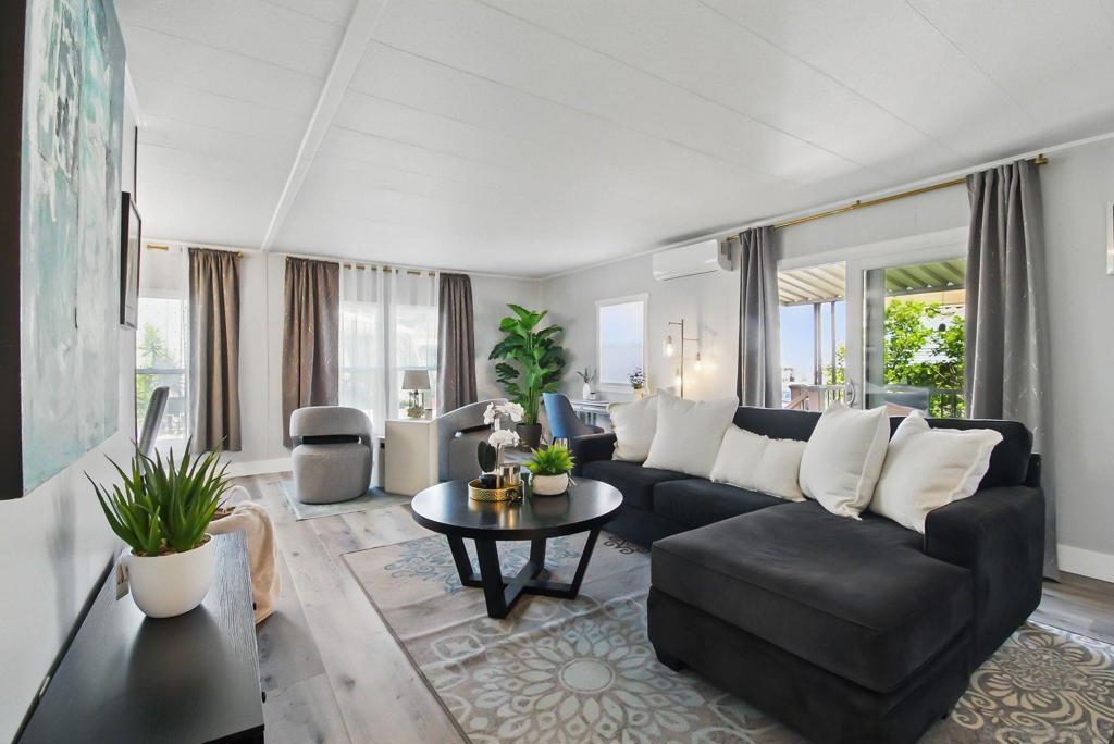 525 W El Norte Pkwy #126