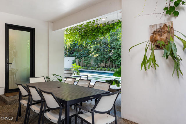 1055 Sherwood Road, San Marino CA: https://media.crmls.org/mediaz/4a33b90d-43a1-42f1-b028-9dcacfd79a50.jpg