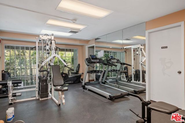 1375 Kelton Avenue, Los Angeles CA: https://media.crmls.org/mediaz/4a33e1c4-e449-4a55-9909-95b933b83663.jpg
