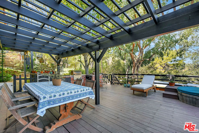 19805 Valley View Drive, Topanga CA: https://media.crmls.org/mediaz/4a33eafe-30d5-4dd1-9704-d828a15ea7d1.jpg