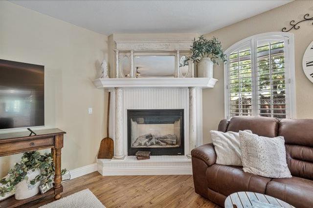 120 Tierra Del Sol, Hollister CA: https://media.crmls.org/mediaz/4a34af9e-6022-4a37-bcb4-eceb72083211.jpg