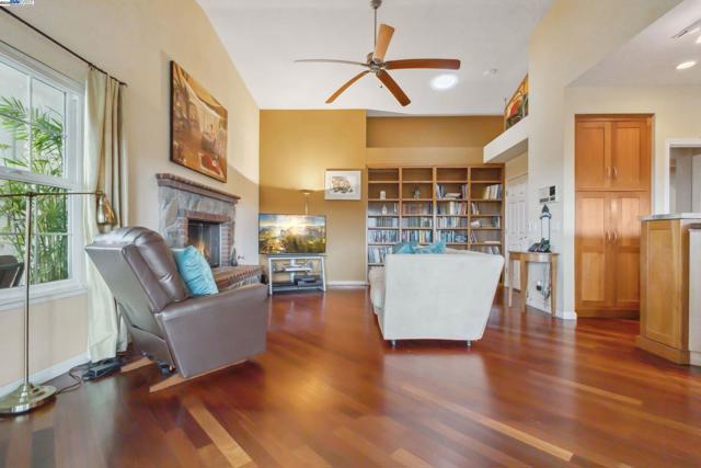 3565 Star Ridge Rd, Hayward CA: https://media.crmls.org/mediaz/4a34c0ae-4fbc-453f-ad8a-653264c182c5.jpg