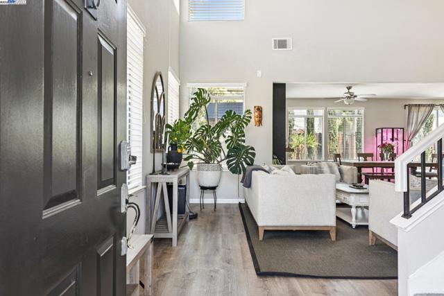 2084 Springbrook Ct, Oakley CA: https://media.crmls.org/mediaz/4a34c6f8-8bb4-43ac-b7a3-9f307a1346b0.jpg