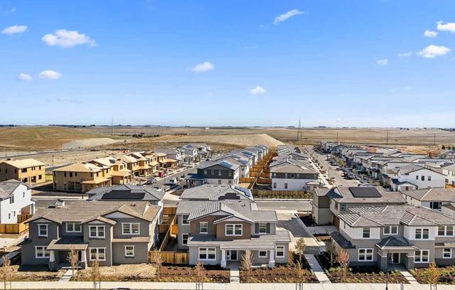 5716 Lake Club Drive, Fairfield CA: https://media.crmls.org/mediaz/4a34eeac-9130-4735-a581-fd5e91e29bf9.jpg