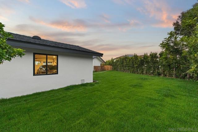 2975 Woodford Drive, La Jolla CA: https://media.crmls.org/mediaz/4a3629be-535d-404a-b6ef-bfddfe6d3bc2.jpg