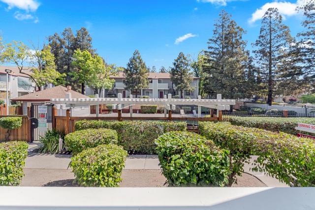 29628 Desert Oak Ct, Hayward CA: https://media.crmls.org/mediaz/4a369d31-7150-46f4-b2e8-d0bc96c78761.jpg