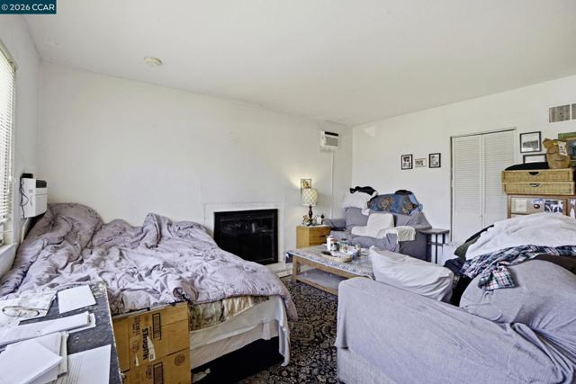 1990 Sunshine Dr, Concord CA: https://media.crmls.org/mediaz/4a37a4d5-fb95-484c-a807-3d108dcdd2e8.jpg