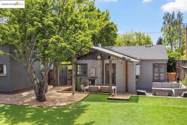 3148 Sylvan Ave, Oakland CA: https://media.crmls.org/mediaz/4a37d26b-8f20-4834-9e0c-417de985b068.jpg