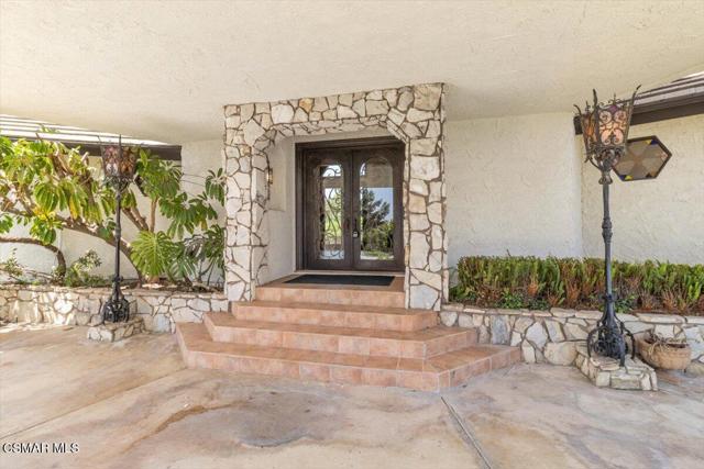 8445 Roseland Avenue, Moorpark CA: https://media.crmls.org/mediaz/4a381f19-c952-4a03-afb8-e96114e8c8cc.jpg