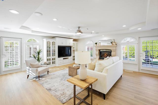 3211 Harvey Ct, Pleasanton CA: https://media.crmls.org/mediaz/4a385e97-a774-4713-890c-0ff048ddb5f9.jpg