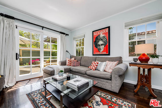 4150 Elmer Avenue, Studio City CA: https://media.crmls.org/mediaz/4a39127a-89c8-40a4-983c-c284f64de7e9.jpg