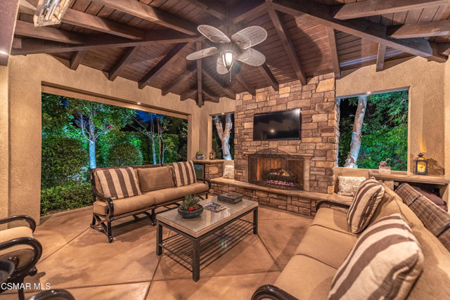 48 Golden Glen Drive, Simi Valley CA: https://media.crmls.org/mediaz/4a399d0b-0f72-4fb6-ac92-43d749e56d1d.jpg