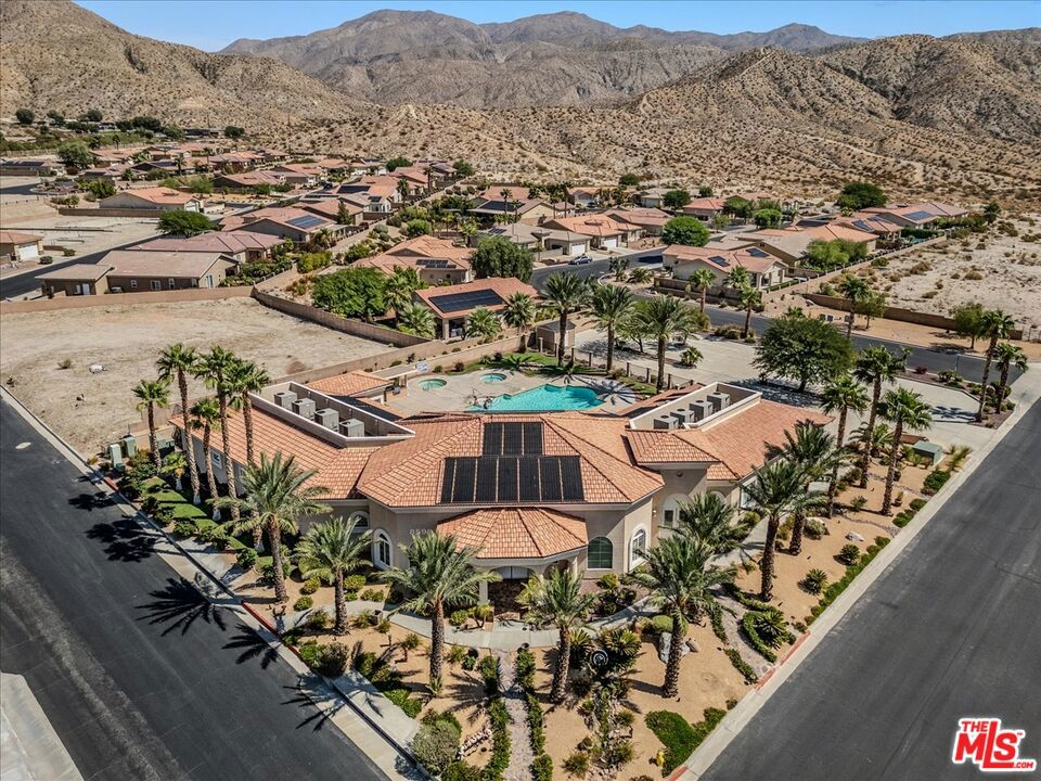 https://media.crmls.org/mediaz/4a3a1250-6a99-473f-8fed-ed8449fff776.jpg?preset=X-Large